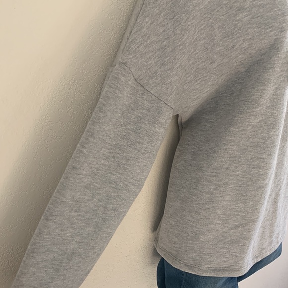 Catherine Malandrino Grey COZY Hooded Sweatshirt with Pom Poms size M NEW! - Picture 8 of 9